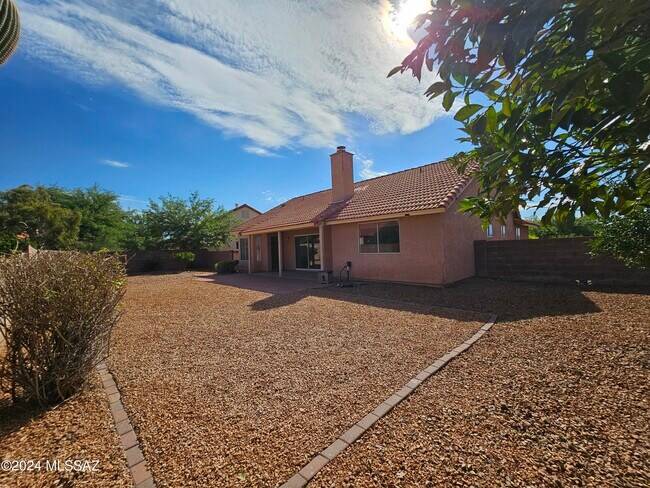 Foto del edificio - 9827 N Stone Creek Pl
