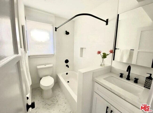 Foto del edificio - 1138 Princeton St