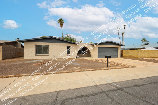 Building Photo - 10642 N 47th Dr