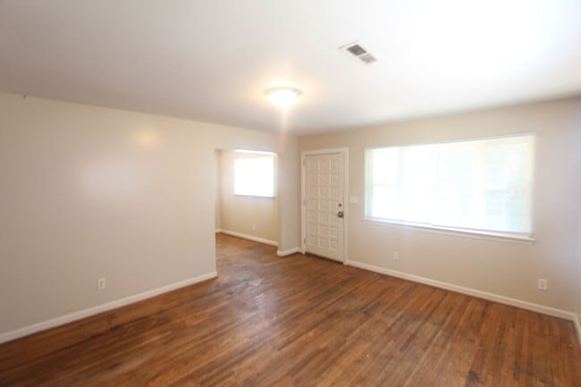 Building Photo - Great Home - New on The Market!!  Convenie...