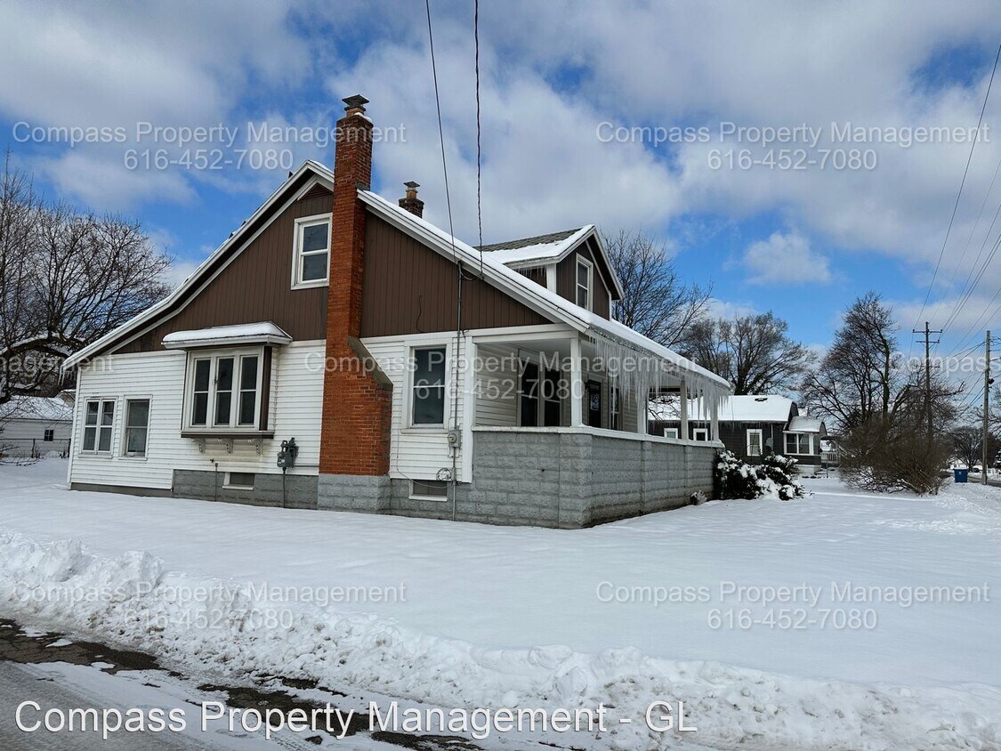 4 br, 1.5 bath House 1717 Burlingame Ave... House Rental in Wyoming