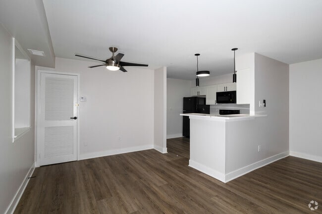 2BR, 2BA - 1,100SF - Dining Room - Meadowbrook Apartments