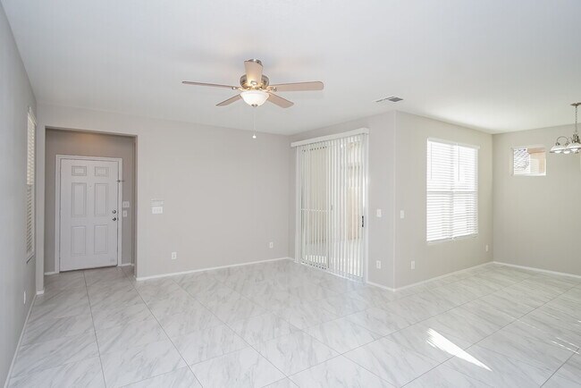 Foto del edificio - 8860 Ashley Park Ave