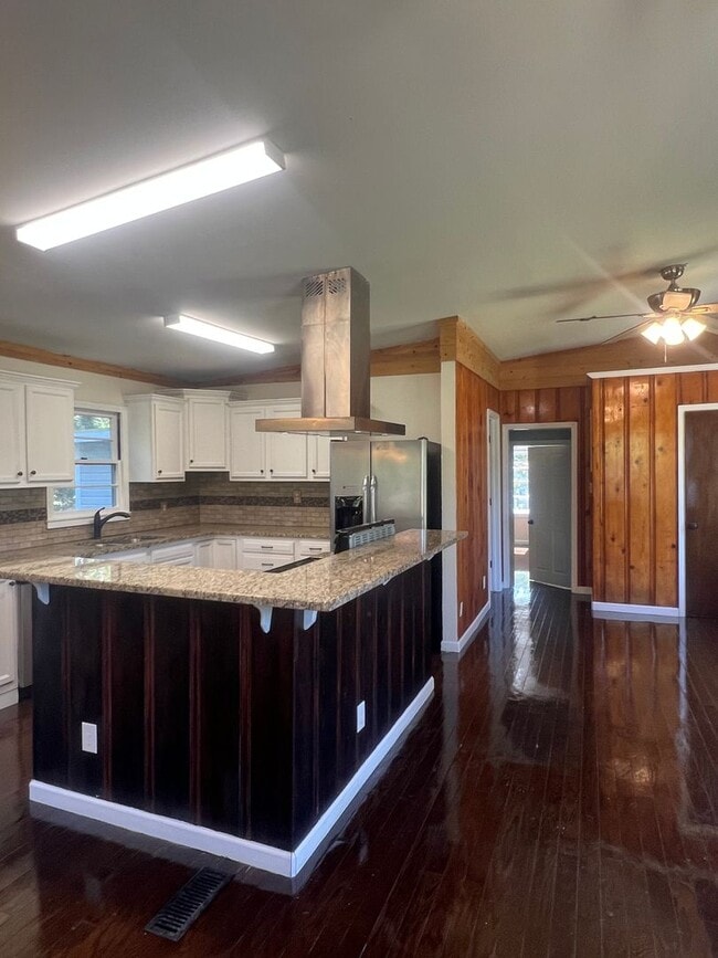 Building Photo - "Lake House Vibes"