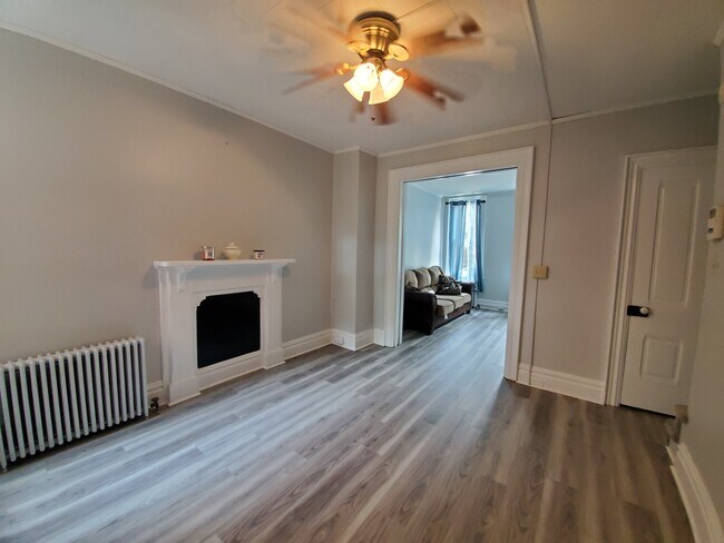 Foto del edificio - 166 E Pomfret St