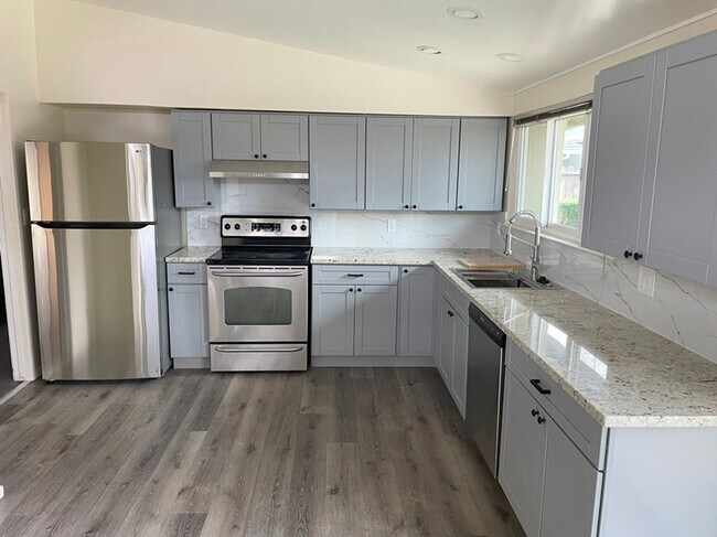 Foto del edificio - COZY HOUSE WITH REMODELED KITCHEN AND LARG...