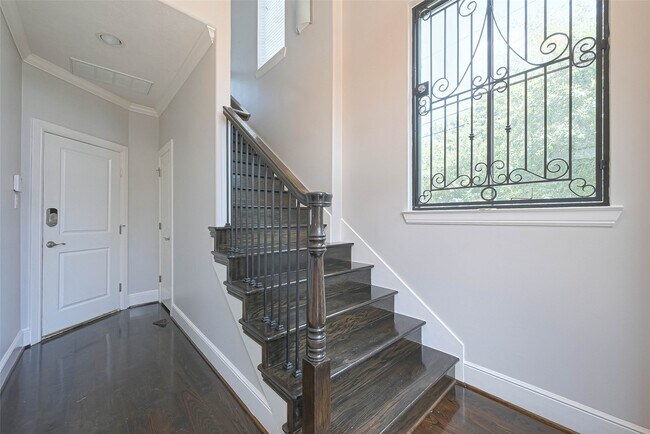 Foto del edificio - 1739 Oakdale St