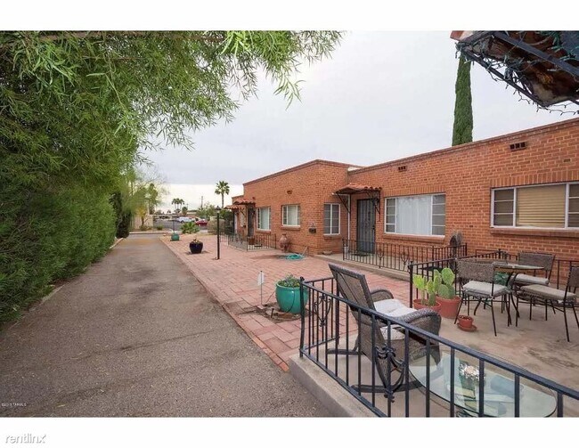 Foto del edificio - 1 br, 1 bath 4plex - 2919 East 10th Street