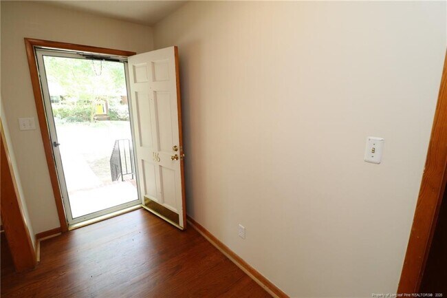 Building Photo - 116 Shirley Dr