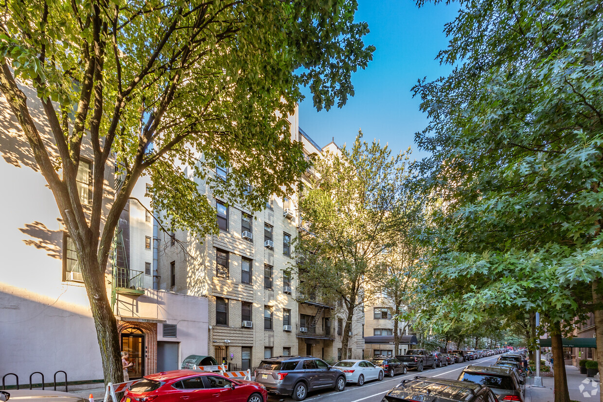 Primary Photo - 350 E 77th St