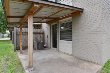 Building Photo - Woodcreek Townhomes