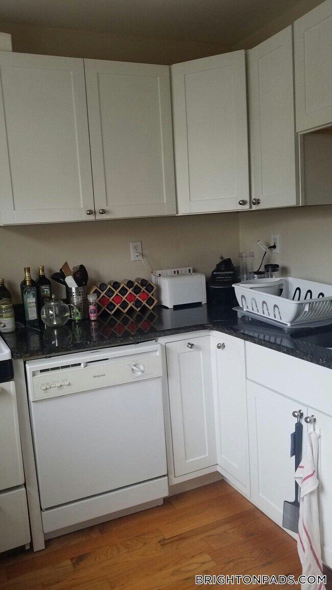 Building Photo - 61 Selkirk Rd