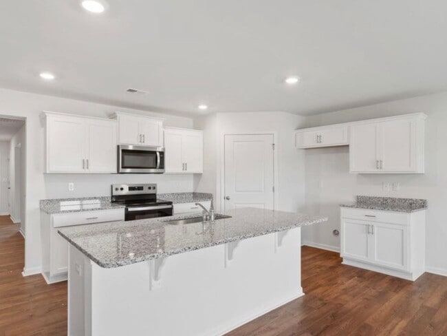 Photo - 605 Palmerston Dr House