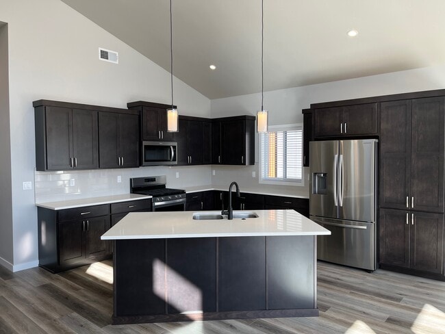 Building Photo - 1520 W Moselle Dr