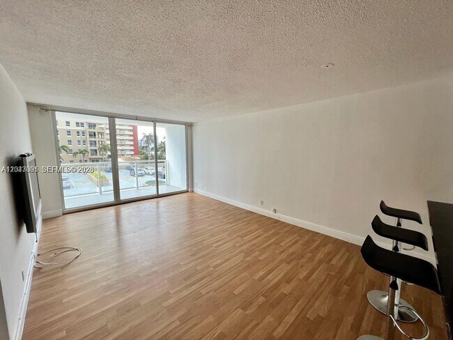 Foto del edificio - 2030 S Ocean Dr