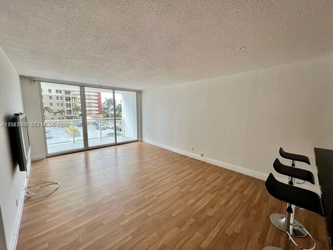 Building Photo - 2030 S Ocean Dr