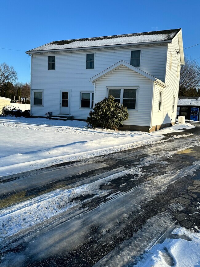 Foto del edificio - 6821 W Lake Rd