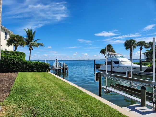 Foto del edificio - 572 Schooner Ln
