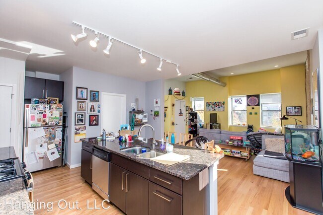 Foto del edificio - 1618 N Marshfield Ave