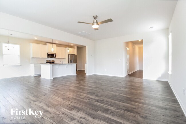 Building Photo - 806 Birchcrest Wy