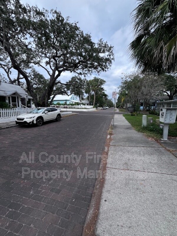 Building Photo - 126 3rd Ave N