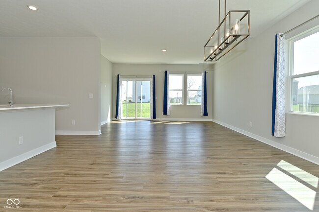 Foto del edificio - 321 Bluestem Ln