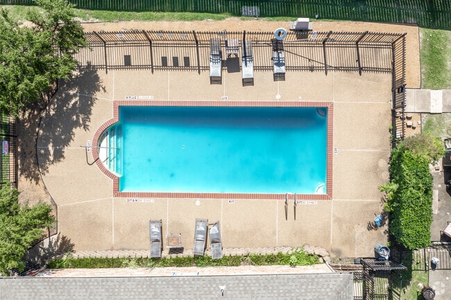 Sparkling Swimming Pool - Shiloh Park