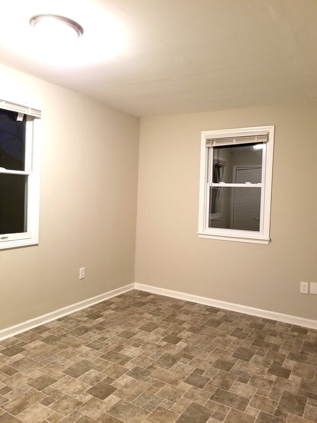 Building Photo - Renovated Ranch