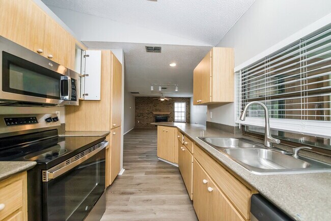 Building Photo - 3116 50th Ave Dr E
