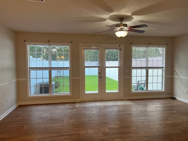 Building Photo - 105 Winthrope Ln
