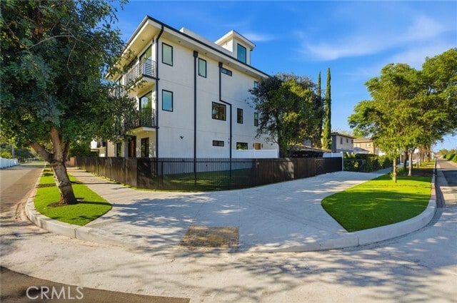 Building Photo - 13602 Burbank Blvd