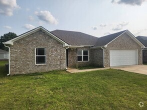 Building Photo - 210 Stacy Dr