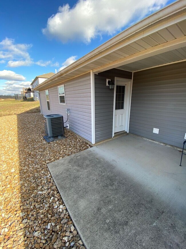Foto del edificio - ~*~Gorgeous 2 Bedroom 2 Bathroom Duplex~*~