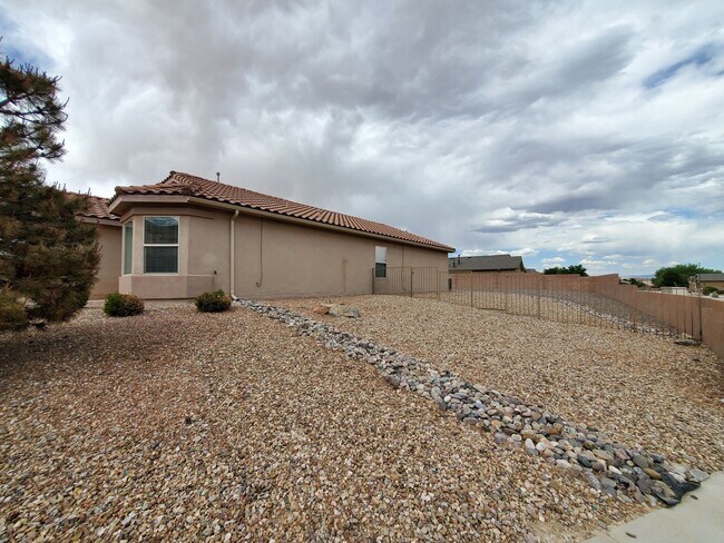 Foto del edificio - 3 Bed 2 Bath home in Huning Ranch!