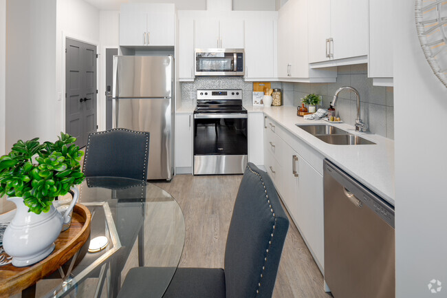 Interior Photo - Hyde Park Village Apartments