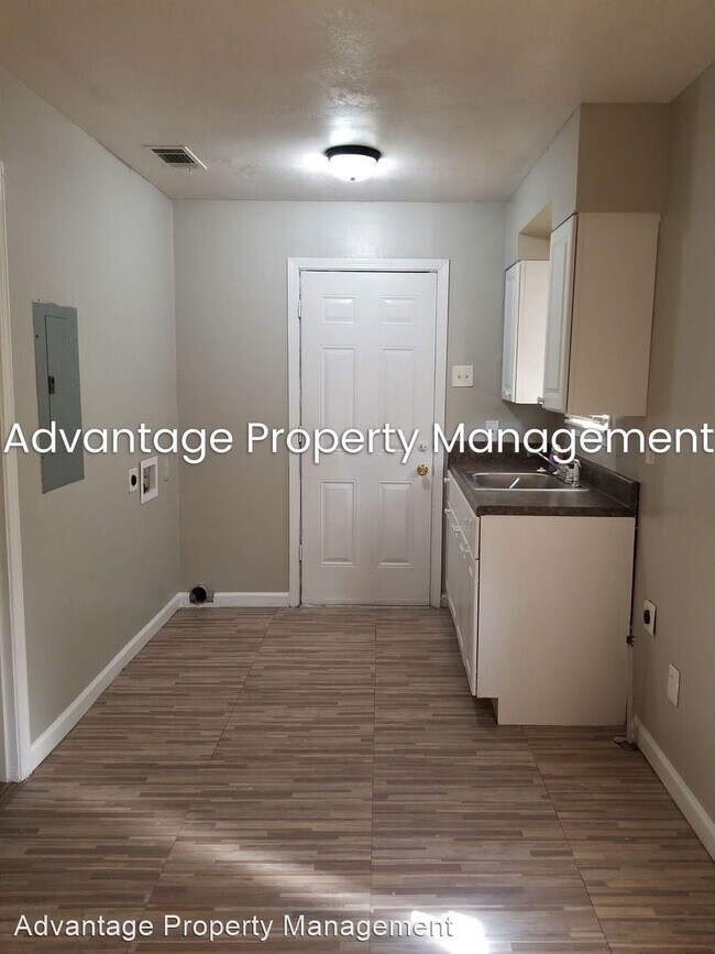 Building Photo - 3 br, 1 bath House - 260 Glencoe Rd