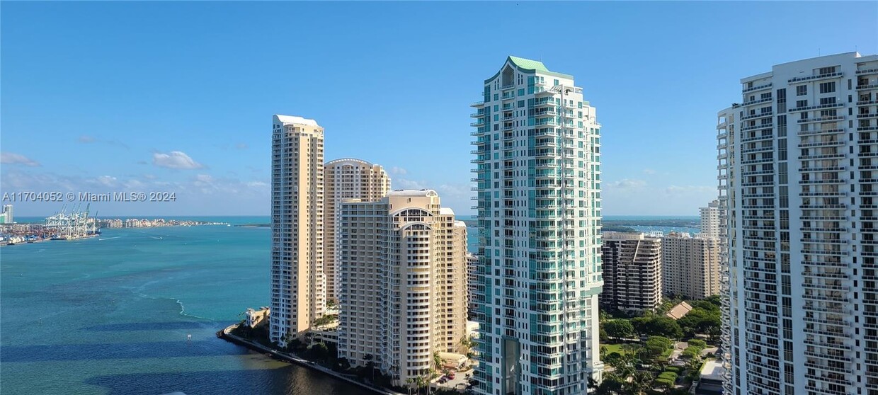 Foto principal - 300 S Biscayne Blvd