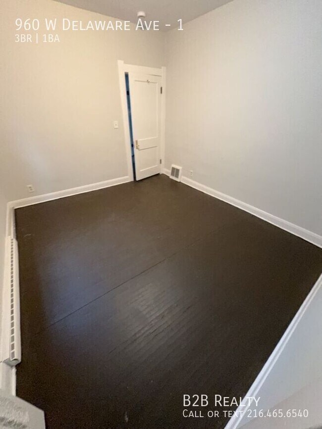 Building Photo - 960 W Delaware Ave