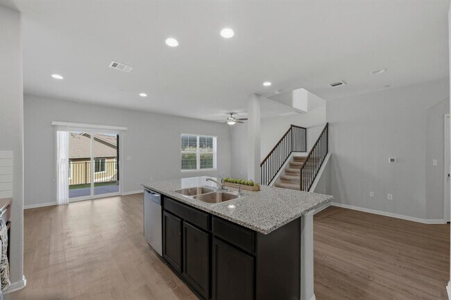 Foto del edificio - 516 E Slaughter Ln