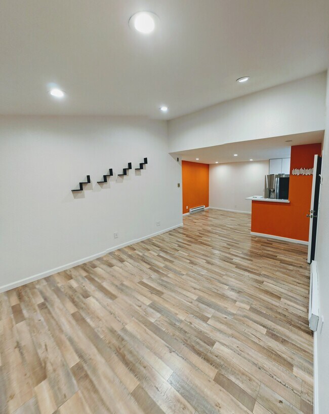Building Photo - 847 Woodside Way