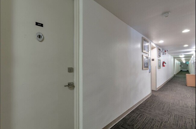 Foto del edificio - 2500 S York St