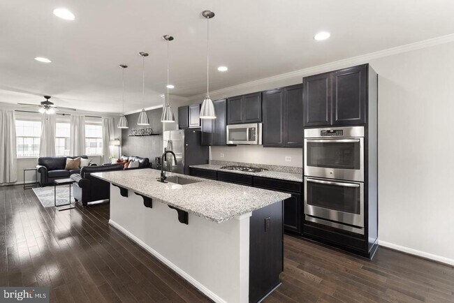 Building Photo - 16013 Haygrath Pl