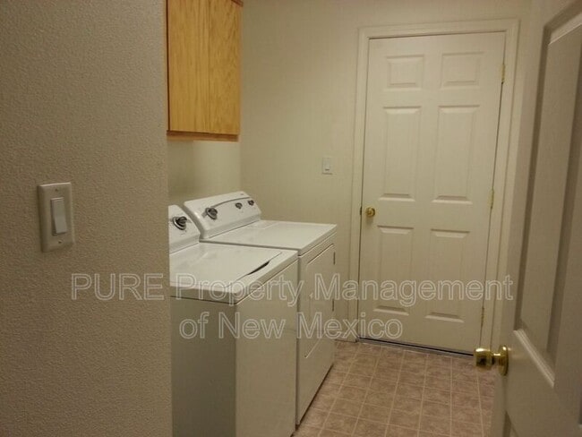 Building Photo - 200 Valle Vista Dr