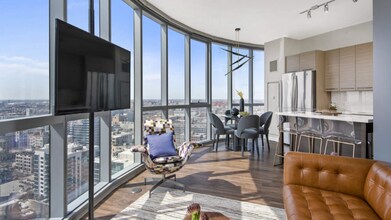 Building Photo - 817 W Washington Blvd