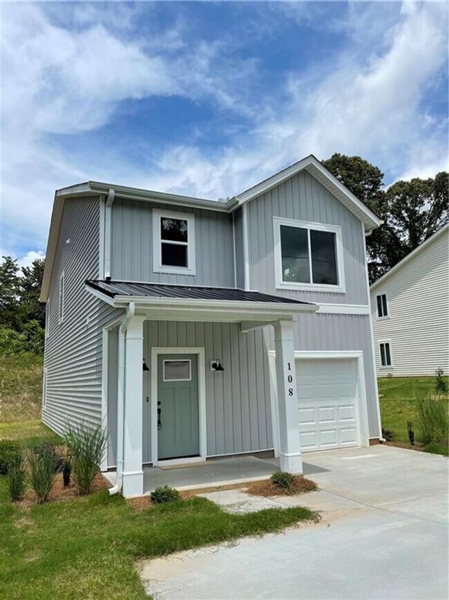 Foto del edificio - Single Family Home in Seneca!