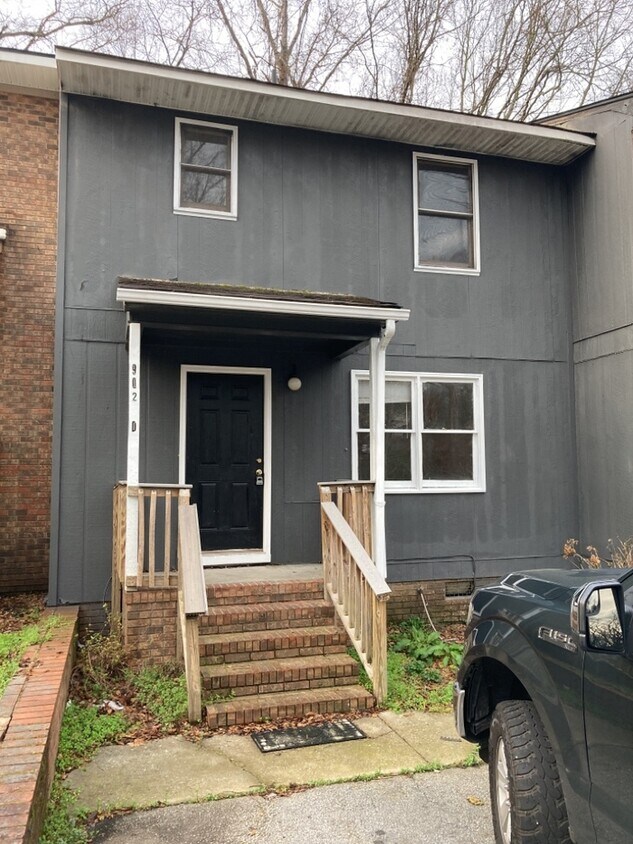 Foto principal - 902 Creekside Dr