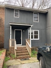 Building Photo - 902 Creekside Dr