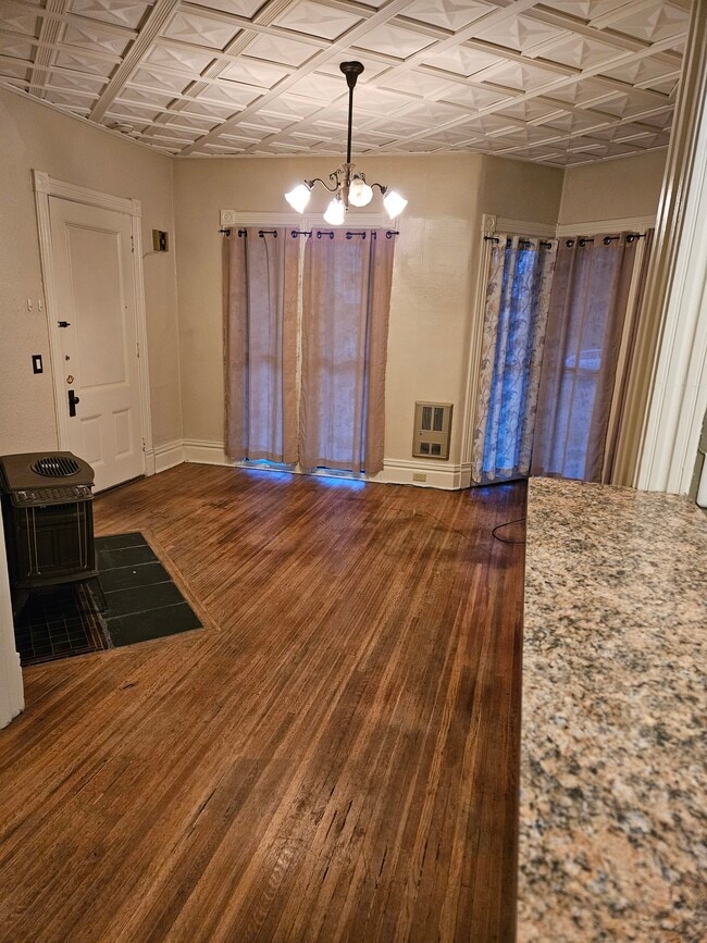 Living room - 1207 W 7th Ave