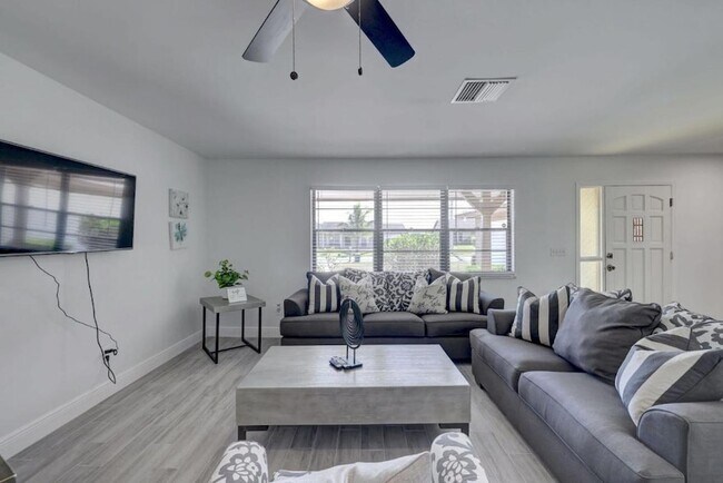 Foto del edificio - 543 SE Greenway Terrace