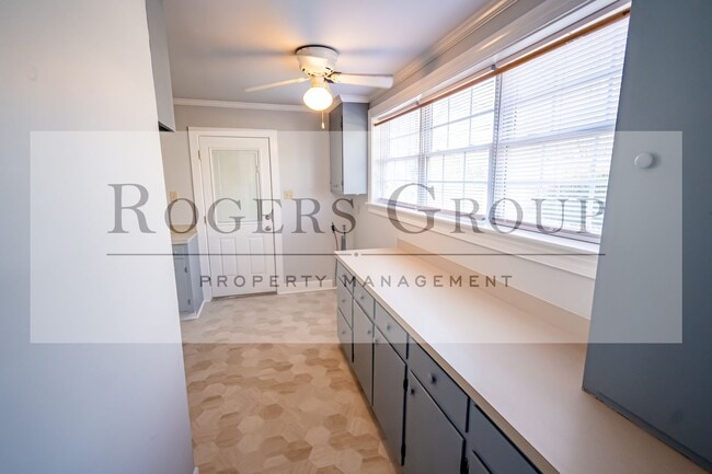 Foto del edificio - 305 White Oak Dr